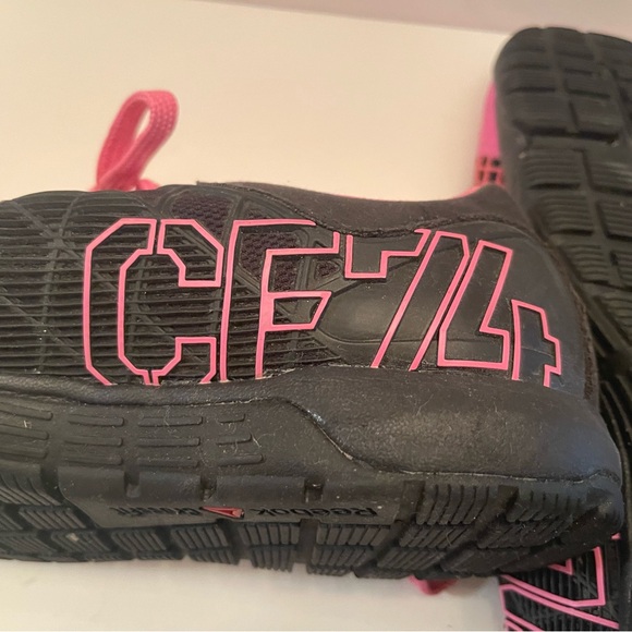 Gently used Women's Reebok CrossFit nano 4.0 Black and Pink Athletic Shoes - Picture 6 of 6